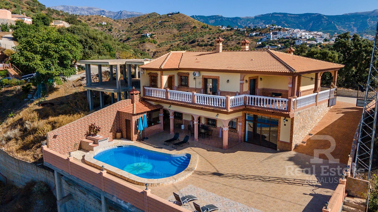6 soveværelse Villa til leje i Corumbela med swimmingpool garage - € 1.650 (Ref: 10062959)