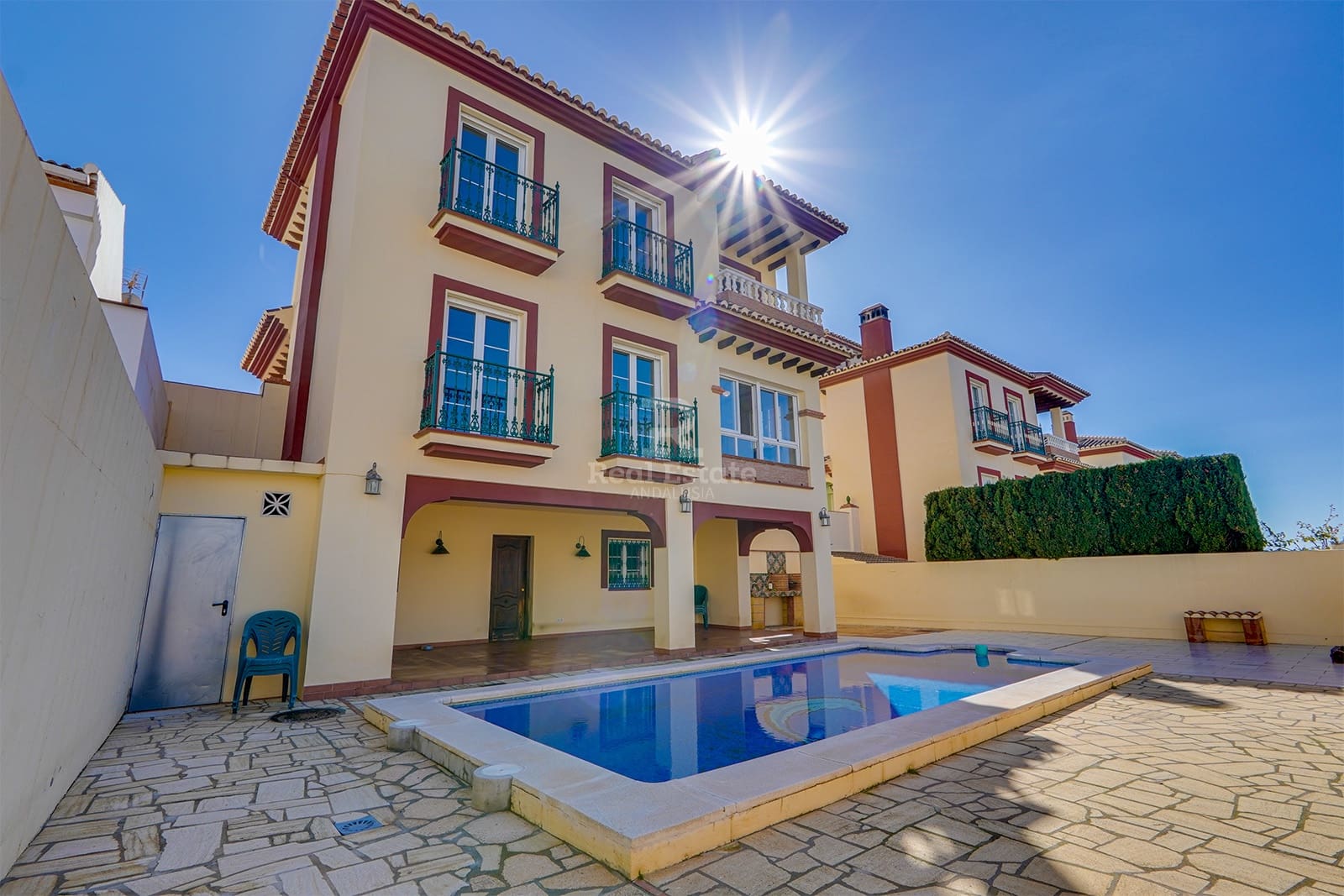 4 slaapkamer Villa te koop in Canillas de Albaida met zwembad garage - € 437.000 (Ref: 8816917)