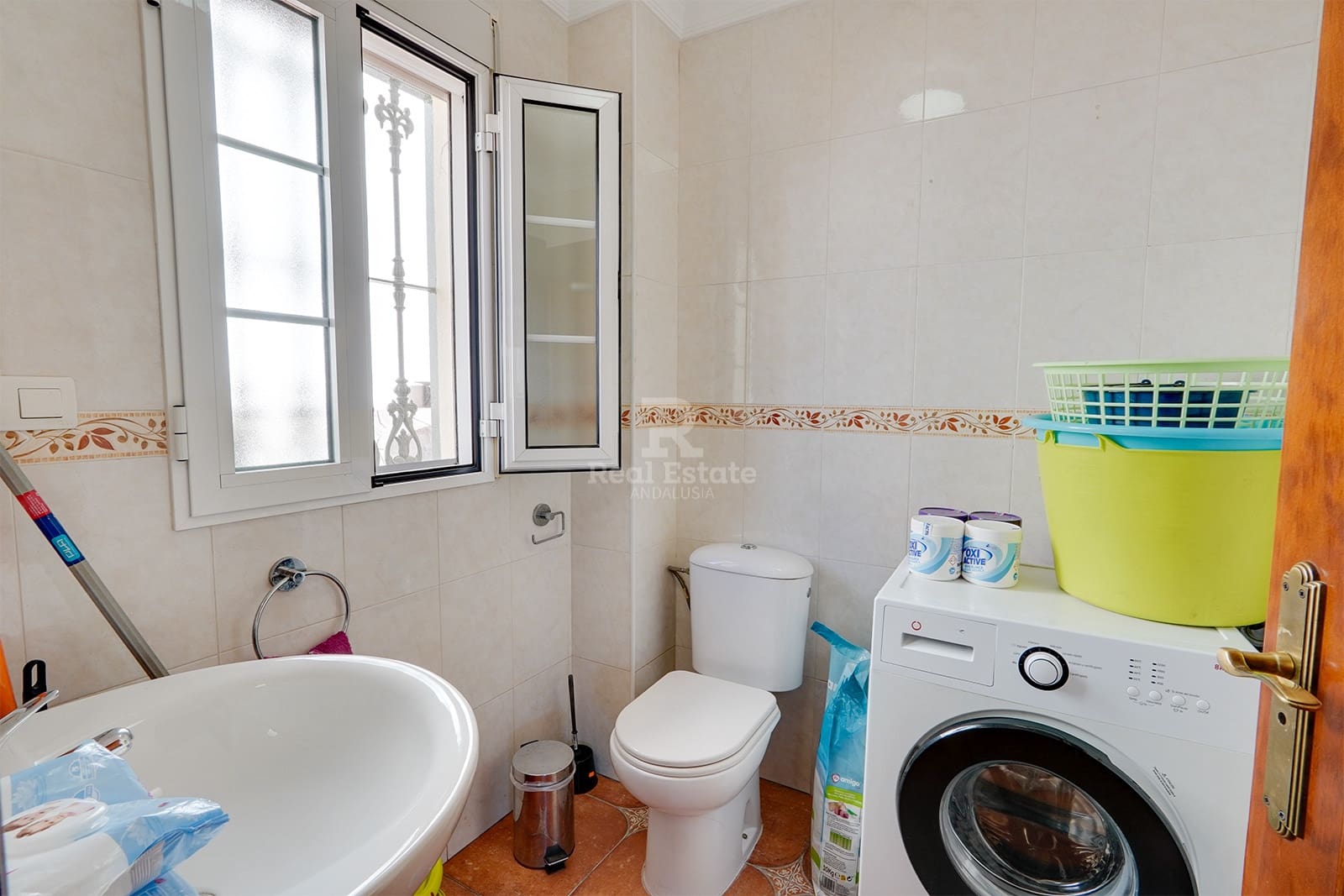 4 slaapkamer Villa te koop in Canillas de Albaida met zwembad garage - € 437.000 (Ref: 8816917)