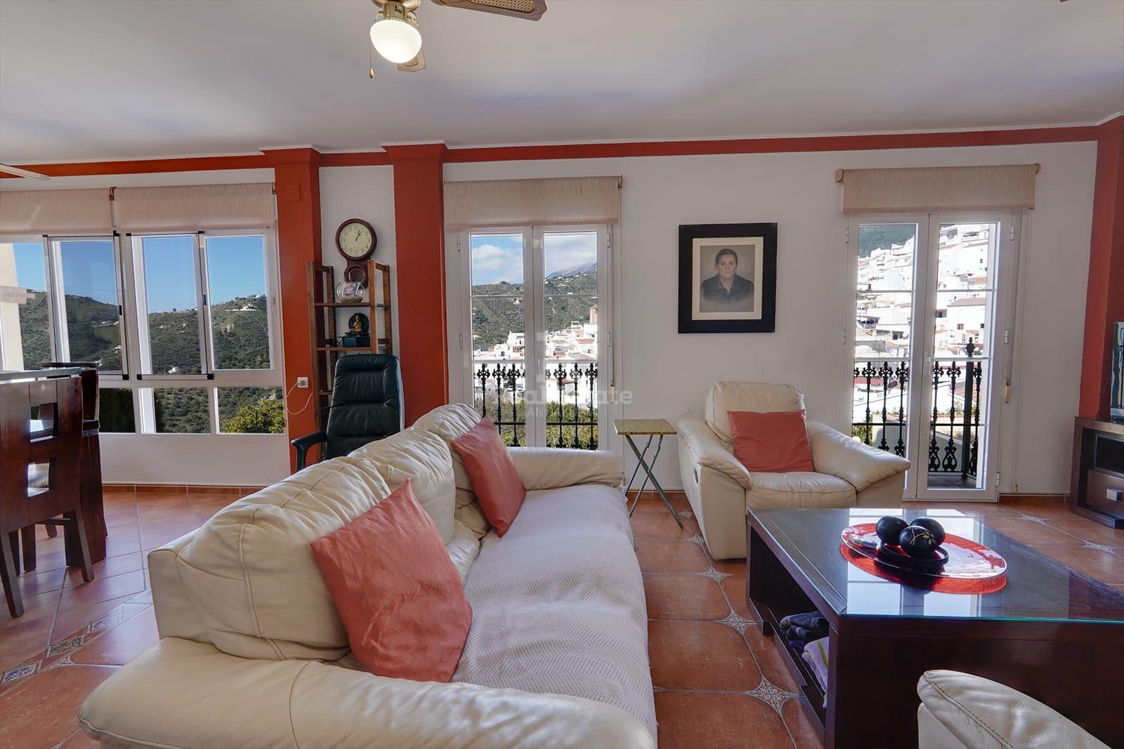 4 slaapkamer Villa te koop in Canillas de Albaida met zwembad garage - € 437.000 (Ref: 8816917)