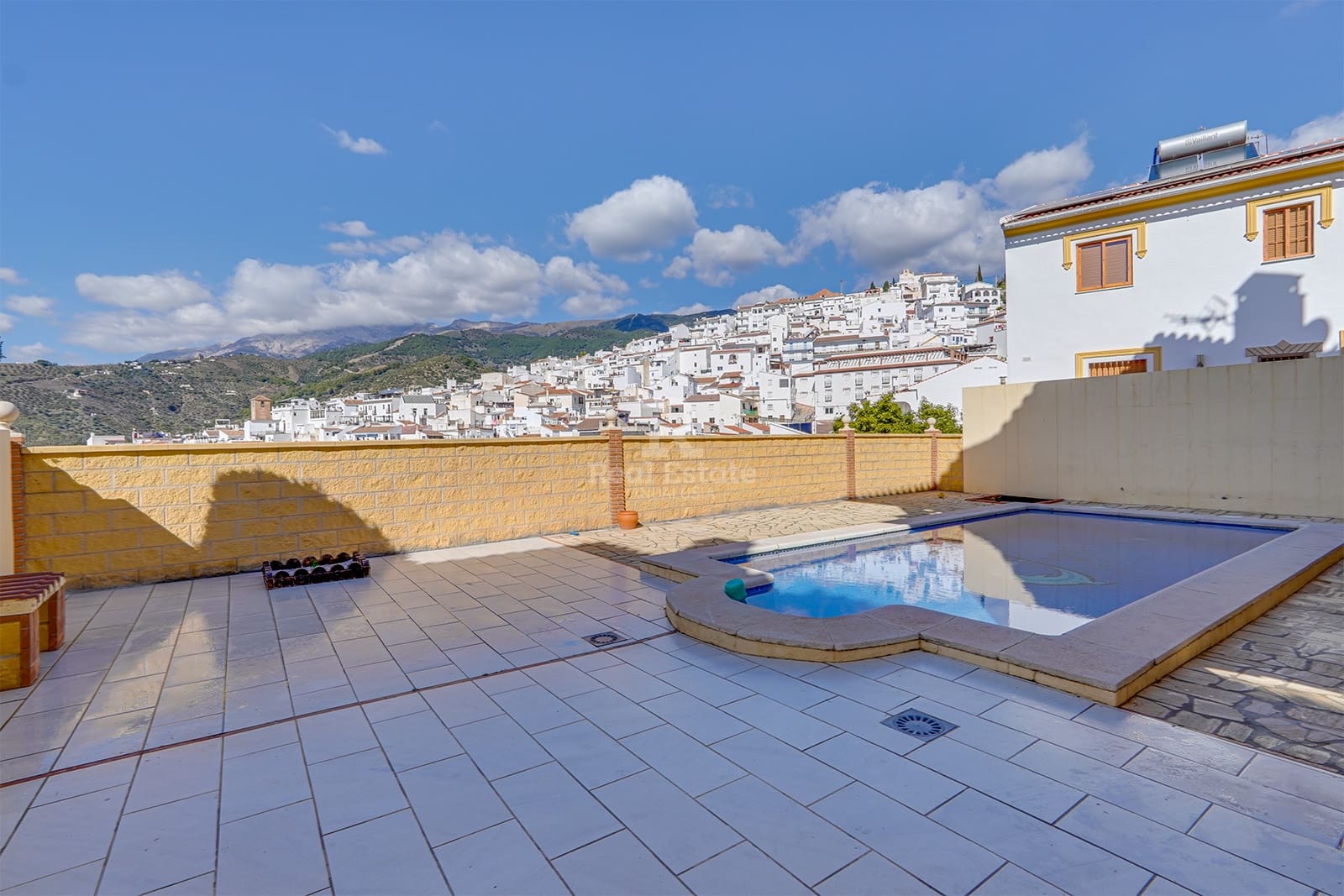 4 slaapkamer Villa te koop in Canillas de Albaida met zwembad garage - € 437.000 (Ref: 8816917)