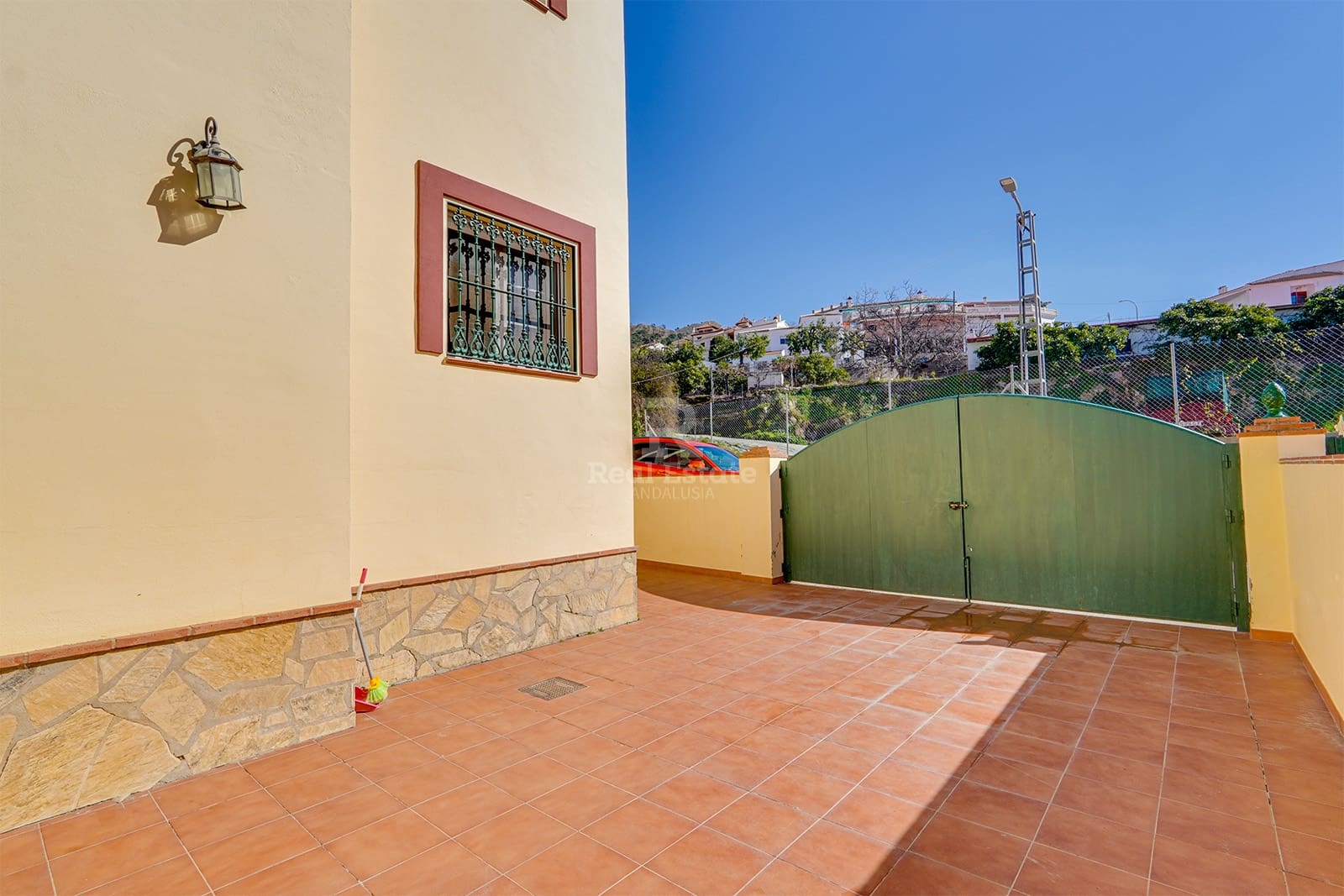 4 slaapkamer Villa te koop in Canillas de Albaida met zwembad garage - € 437.000 (Ref: 8816917)