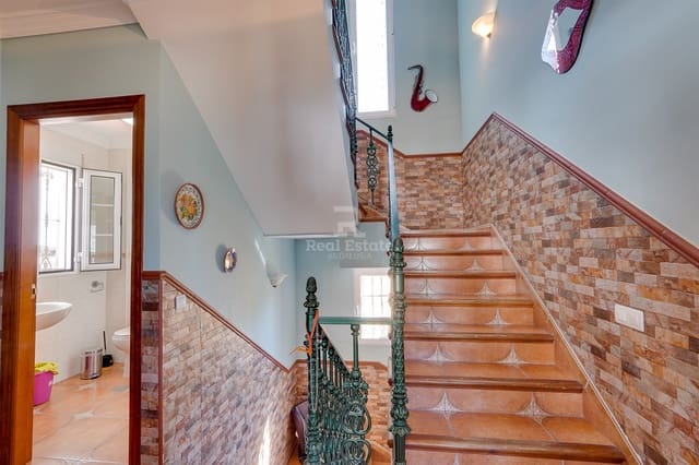 4 soveværelse Villa til salg i Canillas de Albaida med swimmingpool garage - € 437.000 (Ref: 8816917)