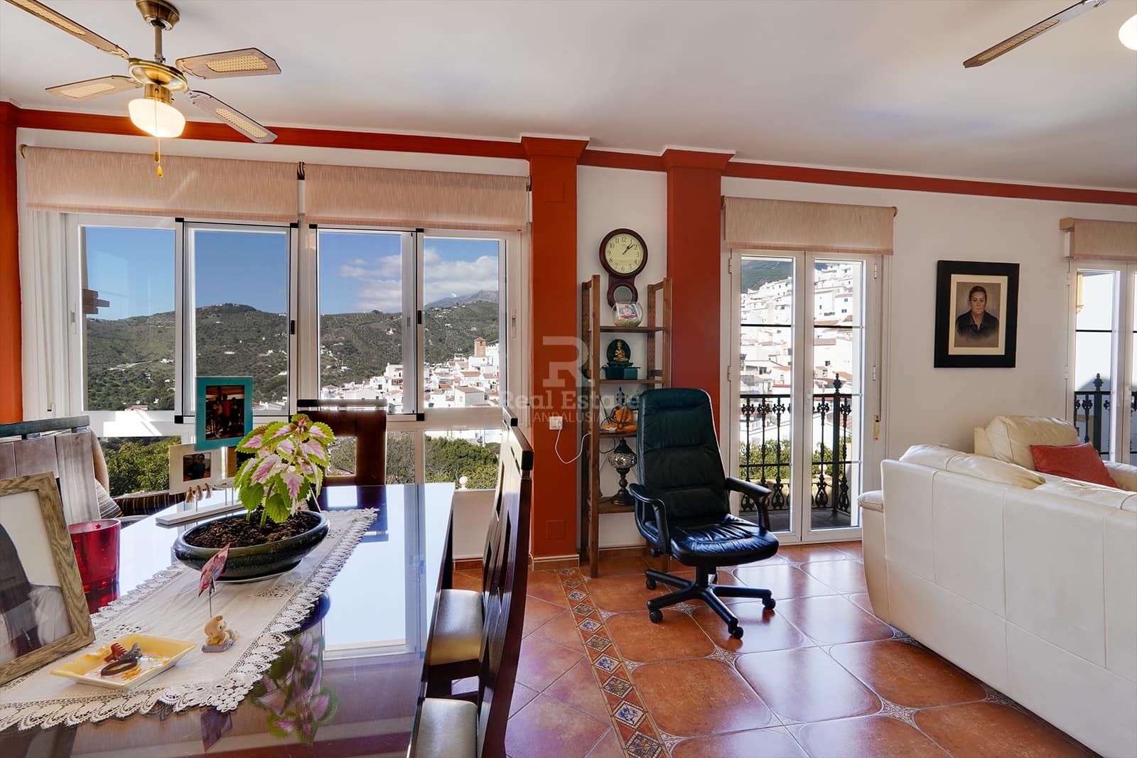 4 slaapkamer Villa te koop in Canillas de Albaida met zwembad garage - € 437.000 (Ref: 8816917)