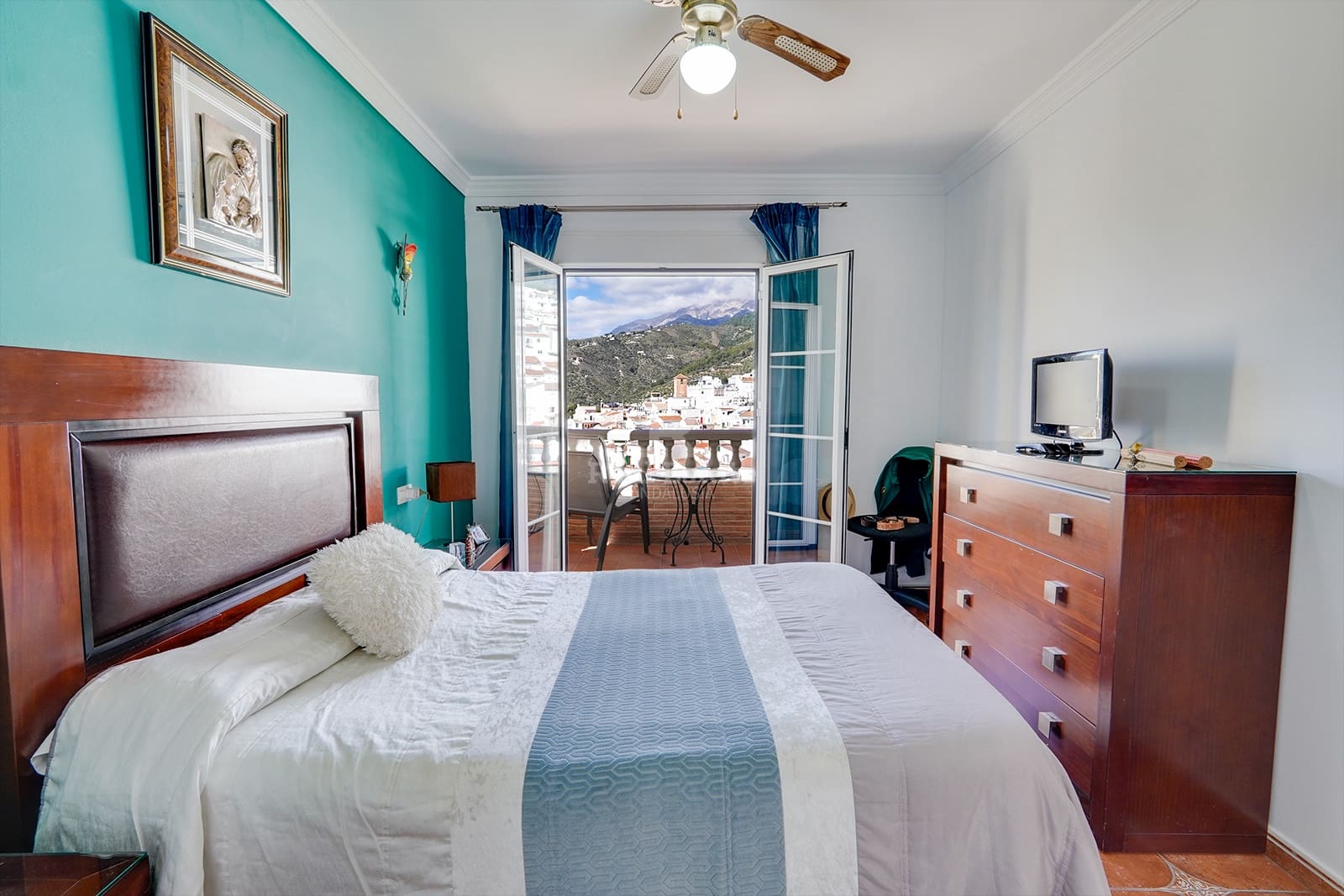 4 slaapkamer Villa te koop in Canillas de Albaida met zwembad garage - € 437.000 (Ref: 8816917)