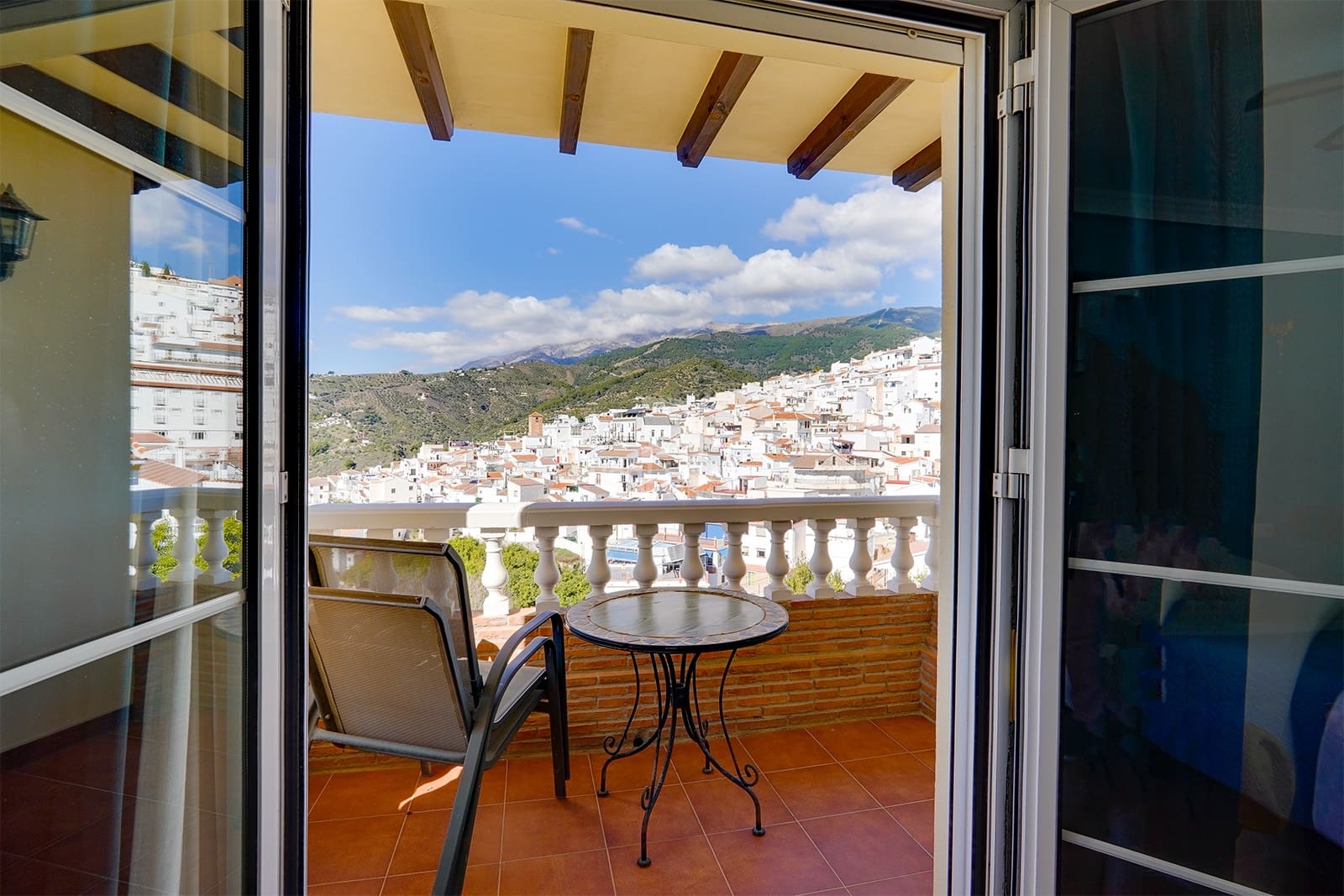 4 slaapkamer Villa te koop in Canillas de Albaida met zwembad garage - € 437.000 (Ref: 8816917)