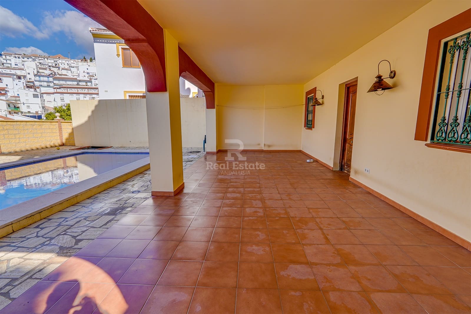 4 slaapkamer Villa te koop in Canillas de Albaida met zwembad garage - € 437.000 (Ref: 8816917)