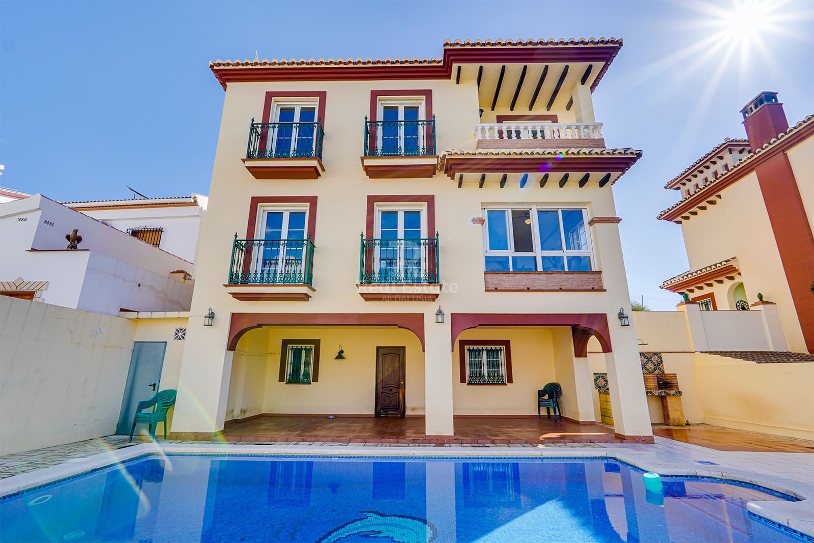 4 slaapkamer Villa te koop in Canillas de Albaida met zwembad garage - € 437.000 (Ref: 8816917)