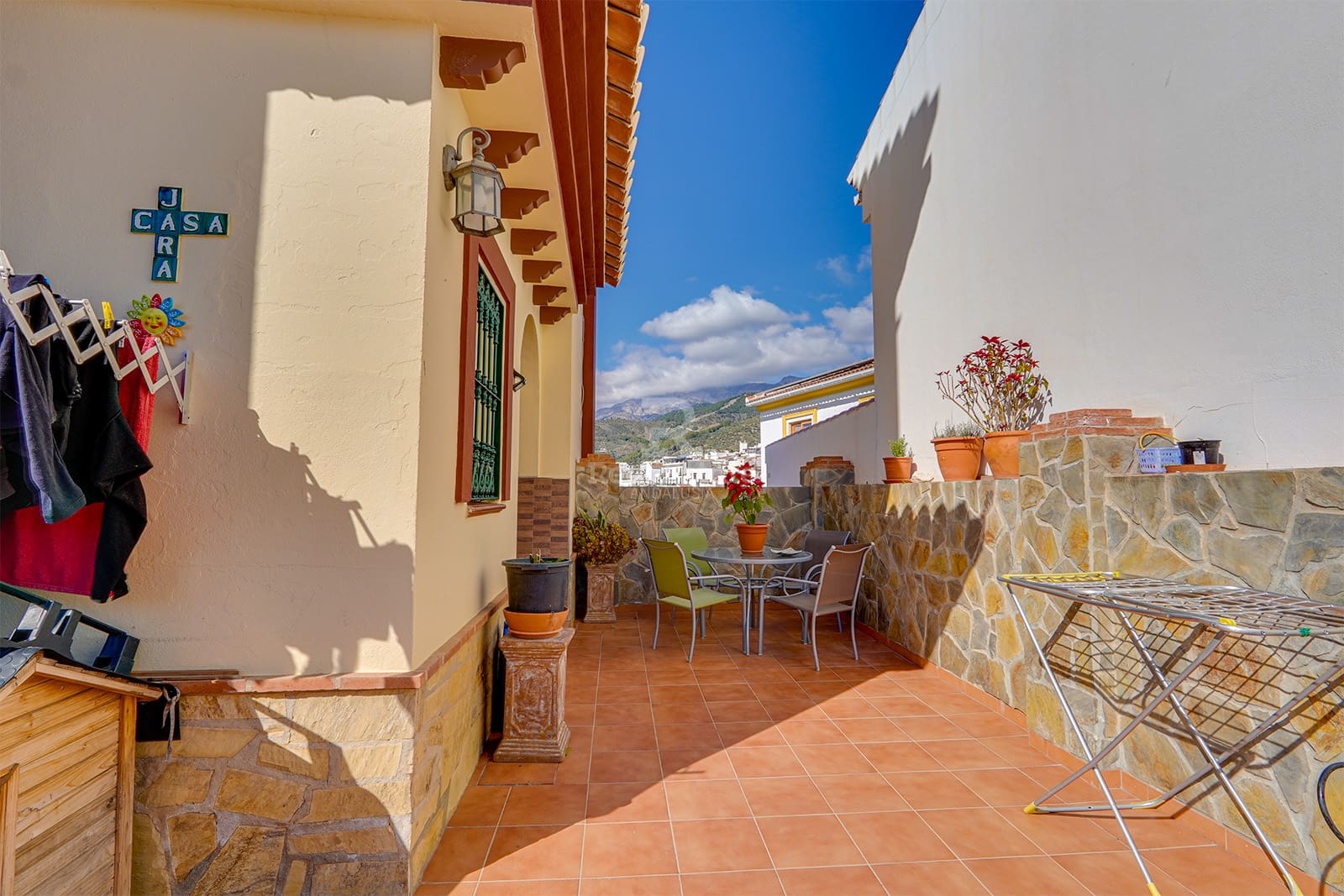 4 slaapkamer Villa te koop in Canillas de Albaida met zwembad garage - € 437.000 (Ref: 8816917)