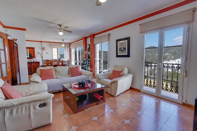 4 soveværelse Villa til salg i Canillas de Albaida med swimmingpool garage - € 437.000 (Ref: 8816917)