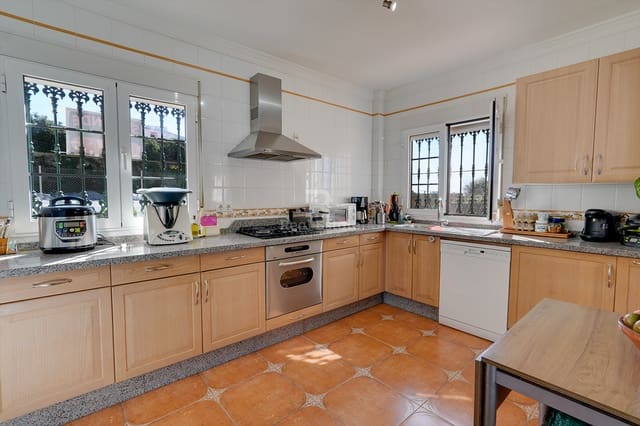 4 soveværelse Villa til salg i Canillas de Albaida med swimmingpool garage - € 437.000 (Ref: 8816917)