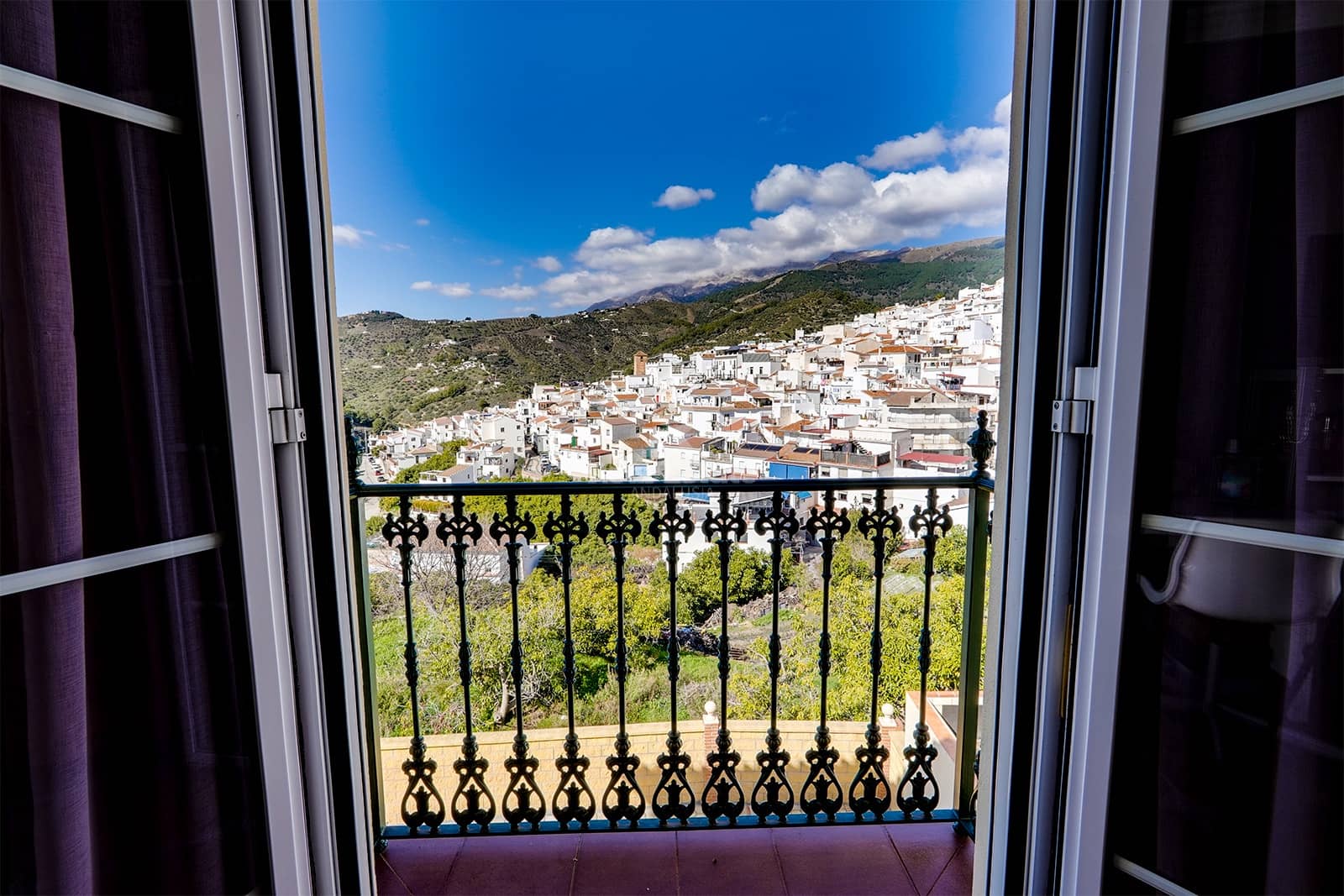 4 slaapkamer Villa te koop in Canillas de Albaida met zwembad garage - € 437.000 (Ref: 8816917)