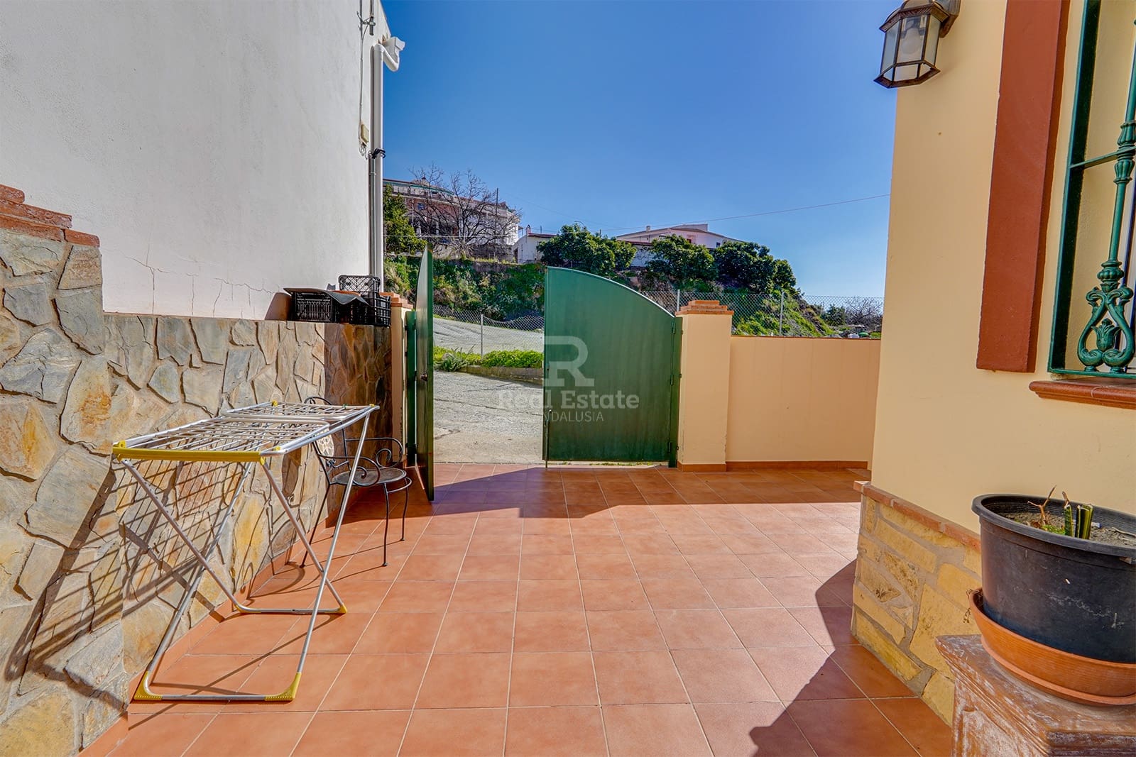 4 slaapkamer Villa te koop in Canillas de Albaida met zwembad garage - € 437.000 (Ref: 8816917)