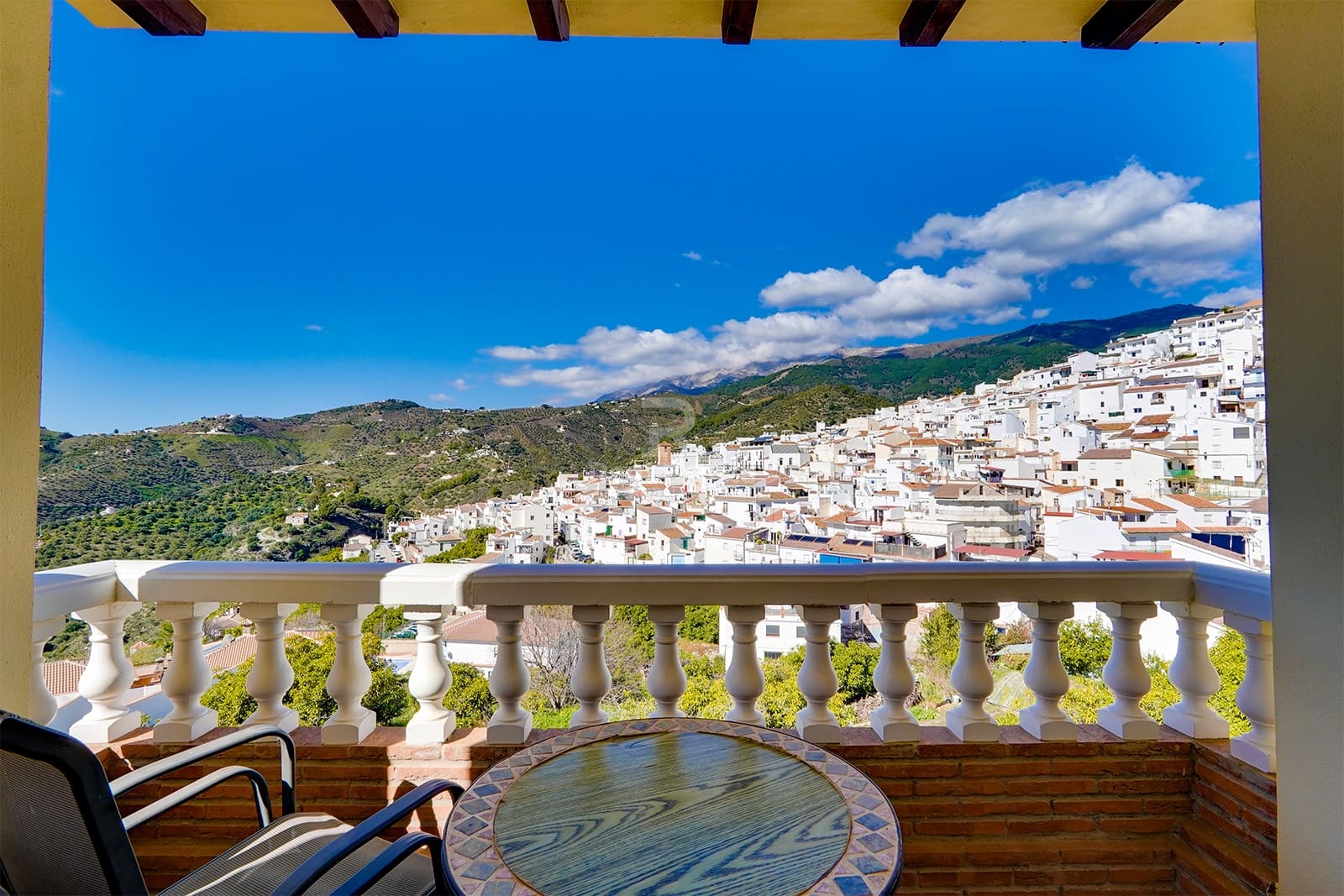 4 slaapkamer Villa te koop in Canillas de Albaida met zwembad garage - € 437.000 (Ref: 8816917)