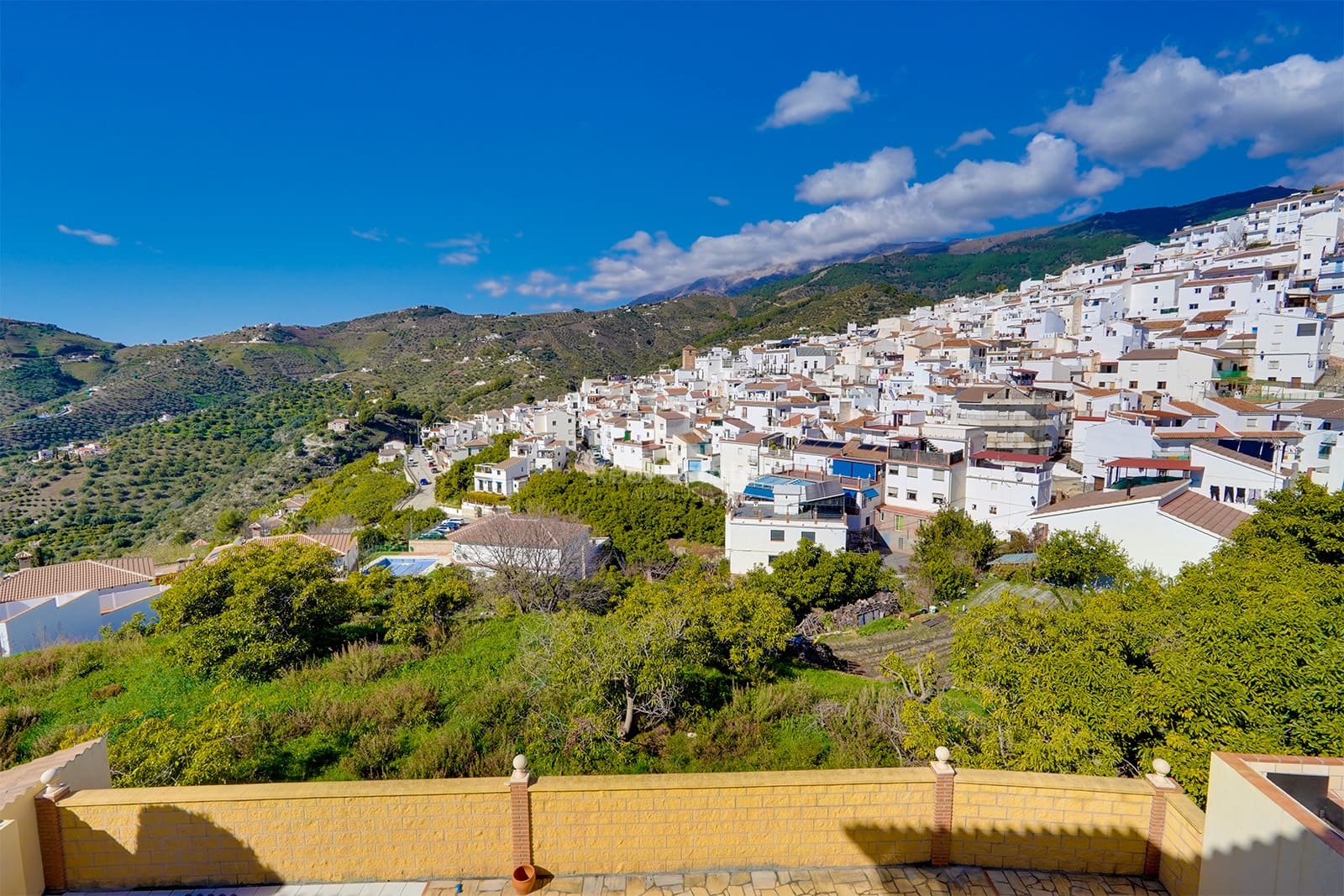 4 slaapkamer Villa te koop in Canillas de Albaida met zwembad garage - € 437.000 (Ref: 8816917)