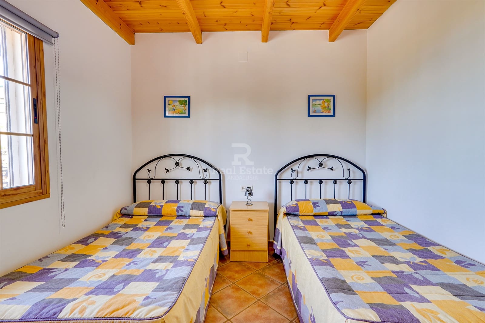 4 bedroom Villa for rent in Sayalonga with pool garage - € 1,500 (Ref: 8835880)