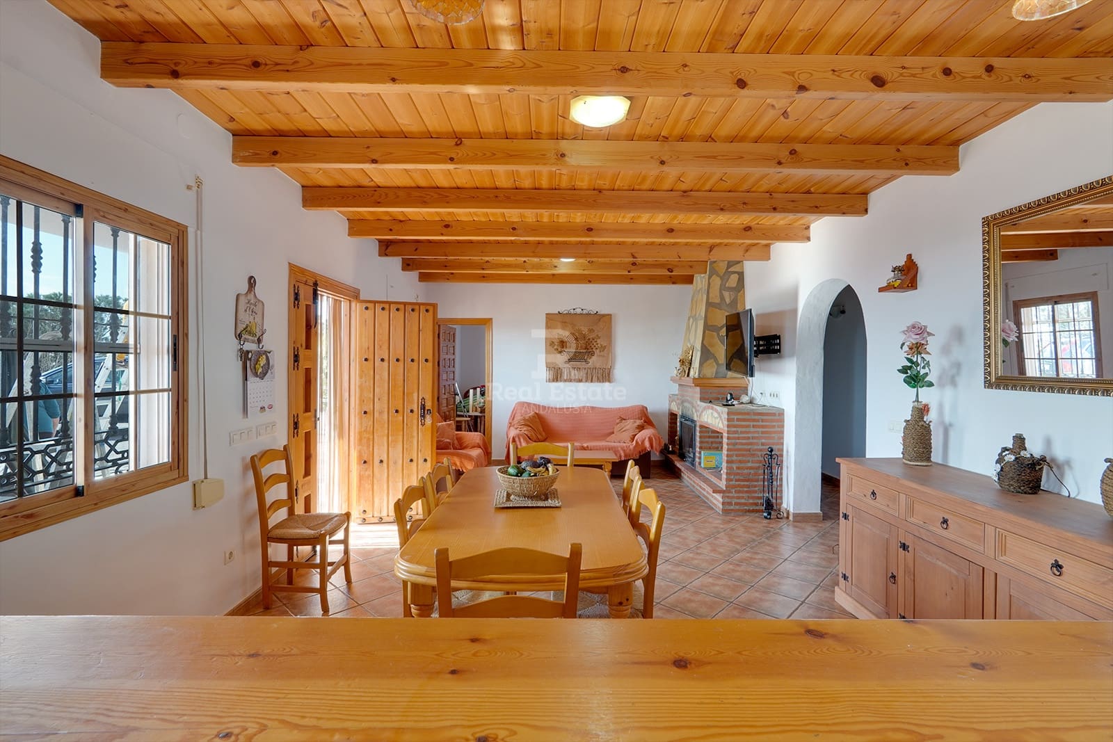 4 bedroom Villa for rent in Sayalonga with pool garage - € 1,500 (Ref: 8835880)