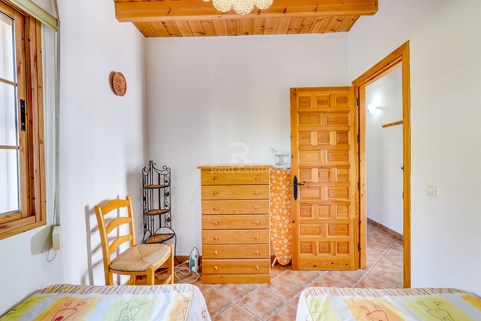 4 bedroom Villa for rent in Sayalonga with pool garage - € 1,500 (Ref: 8835880)