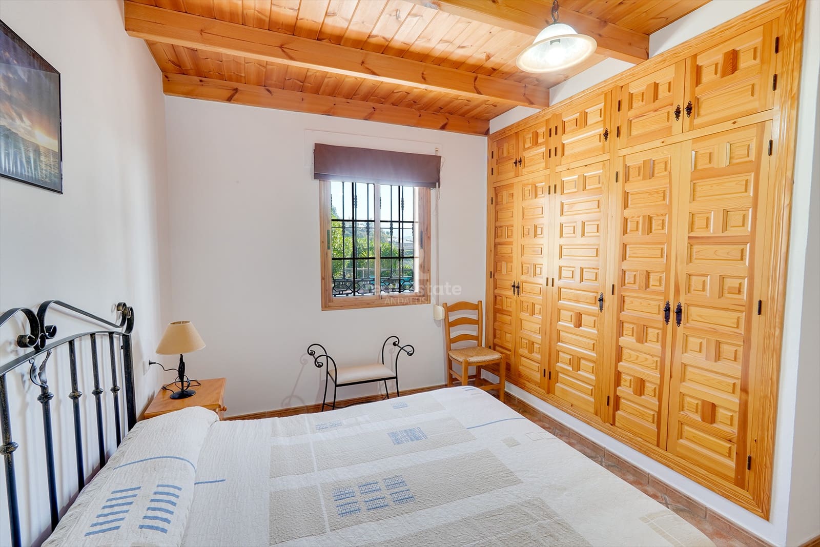 4 bedroom Villa for rent in Sayalonga with pool garage - € 1,500 (Ref: 8835880)