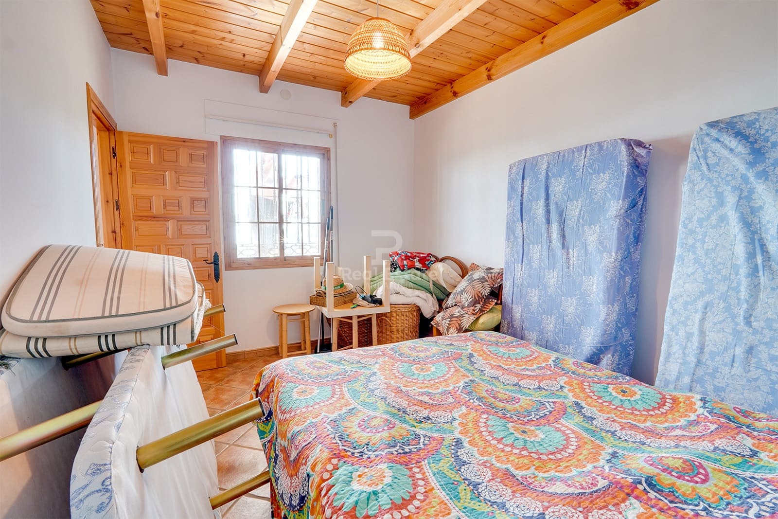 4 bedroom Villa for rent in Sayalonga with pool garage - € 1,500 (Ref: 8835880)