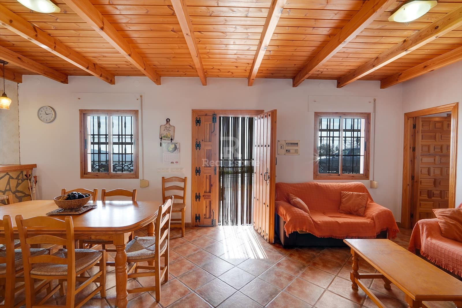 4 bedroom Villa for rent in Sayalonga with pool garage - € 1,500 (Ref: 8835880)