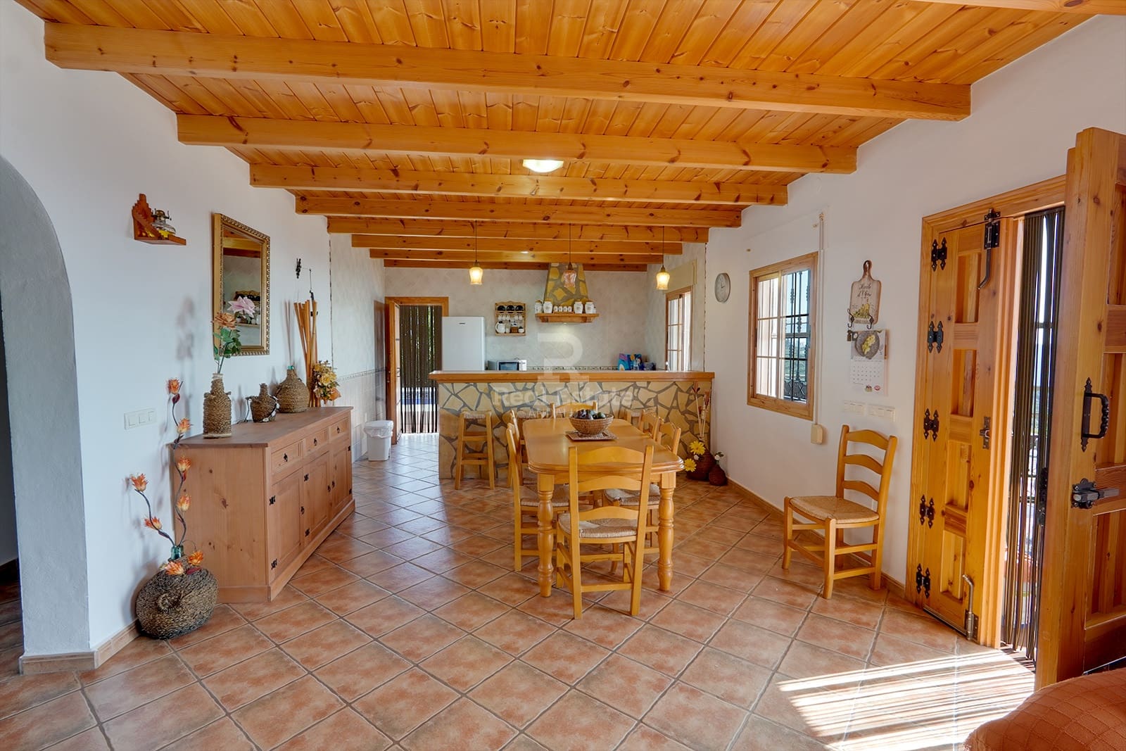 4 bedroom Villa for rent in Sayalonga with pool garage - € 1,500 (Ref: 8835880)