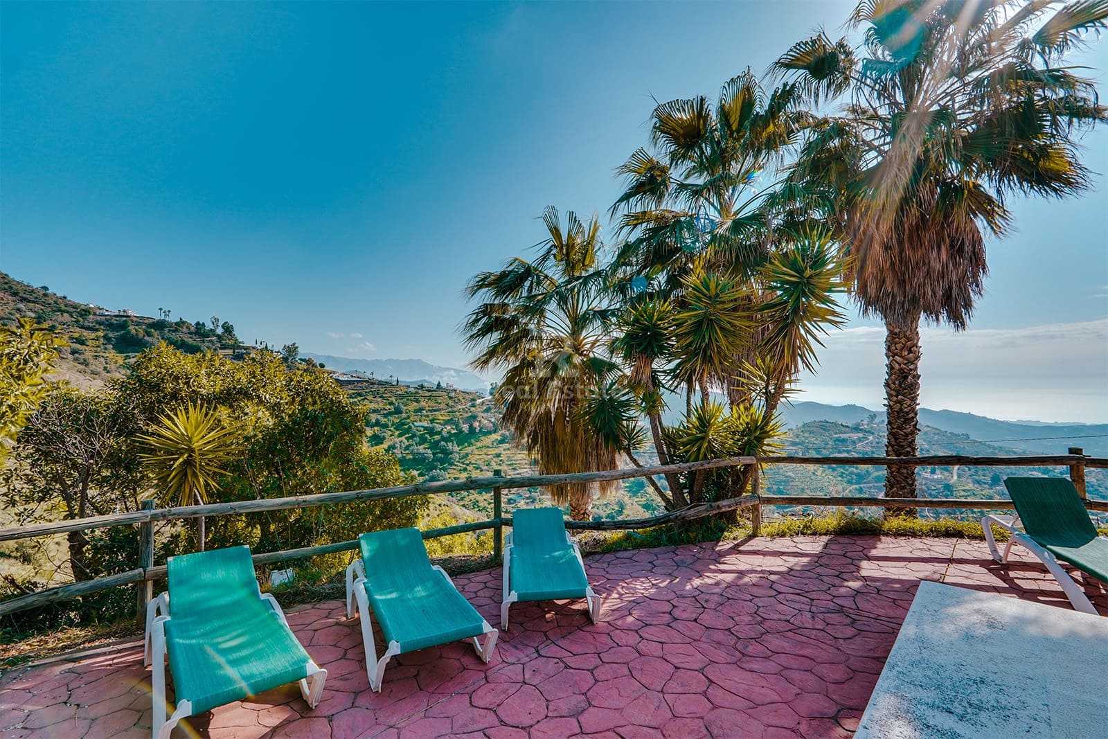 4 bedroom Villa for rent in Sayalonga with pool garage - € 1,500 (Ref: 8835880)