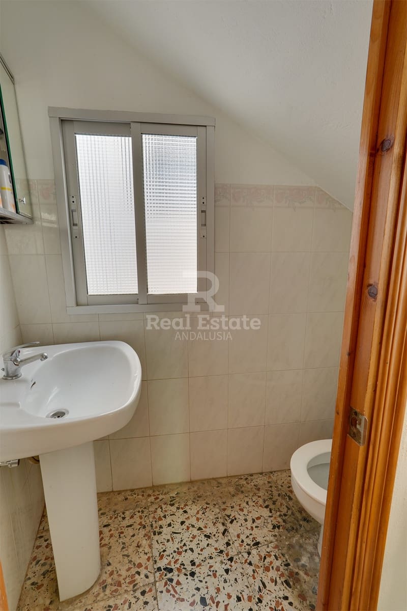 7 soveværelse Byhus til salg i Canillas de Albaida - € 139.950 (Ref: 8920406)