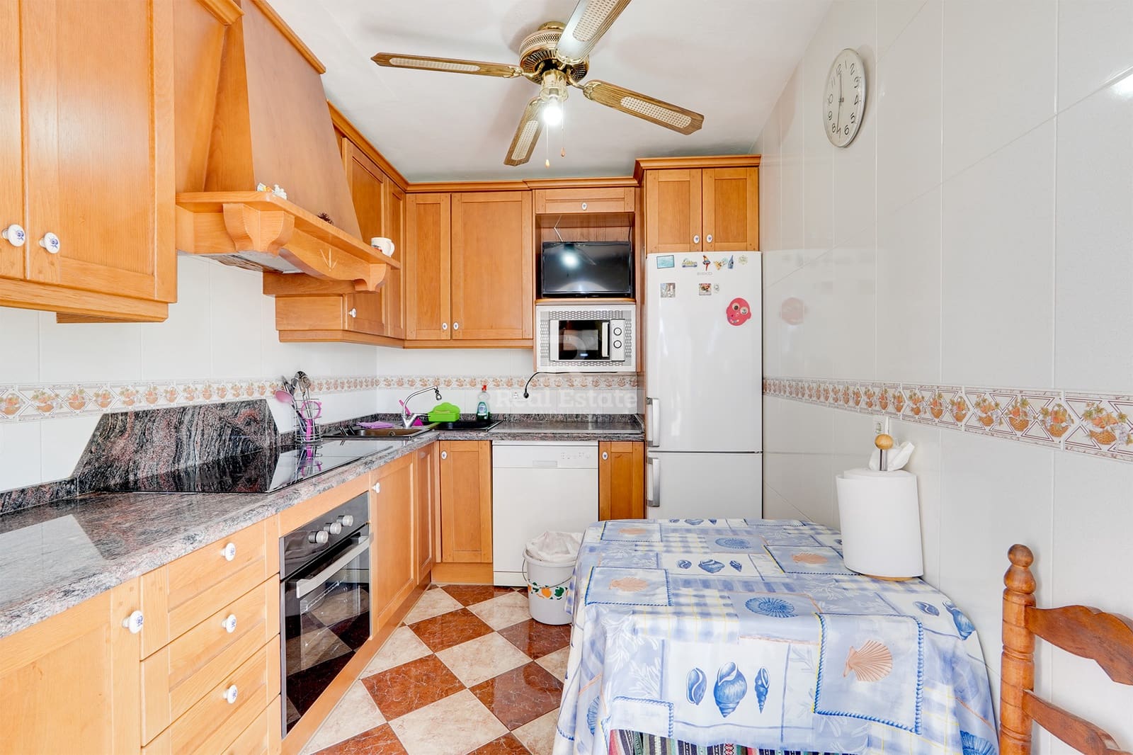 7 soveværelse Byhus til salg i Canillas de Albaida - € 139.950 (Ref: 8920406)