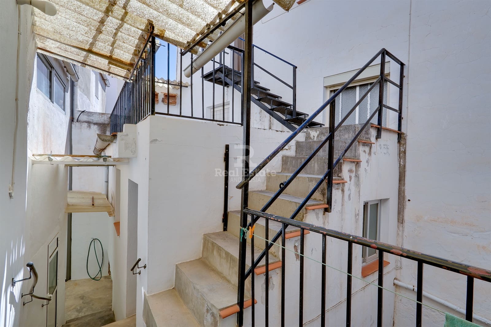 7 soveværelse Byhus til salg i Canillas de Albaida - € 139.950 (Ref: 8920406)