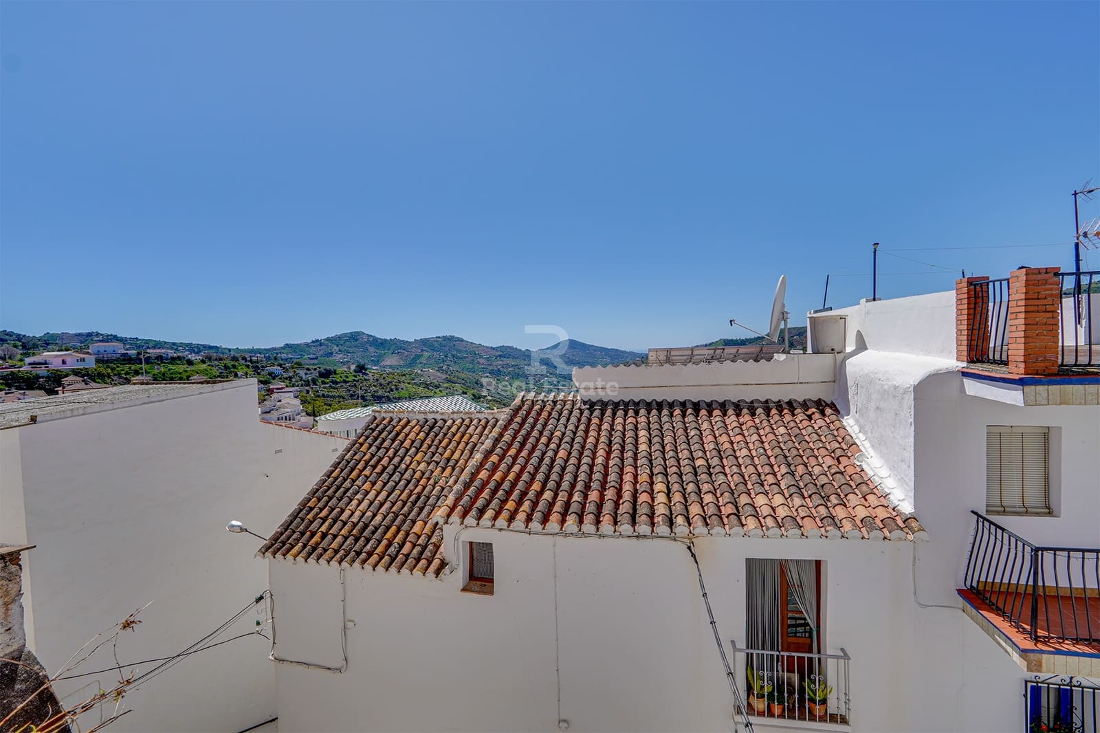 7 soveværelse Byhus til salg i Canillas de Albaida - € 139.950 (Ref: 8920406)