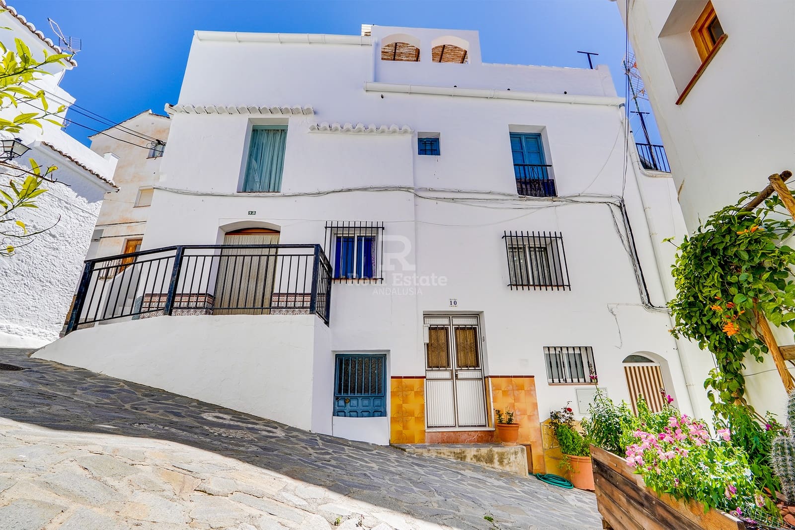 7 soveværelse Byhus til salg i Canillas de Albaida - € 139.950 (Ref: 8920406)