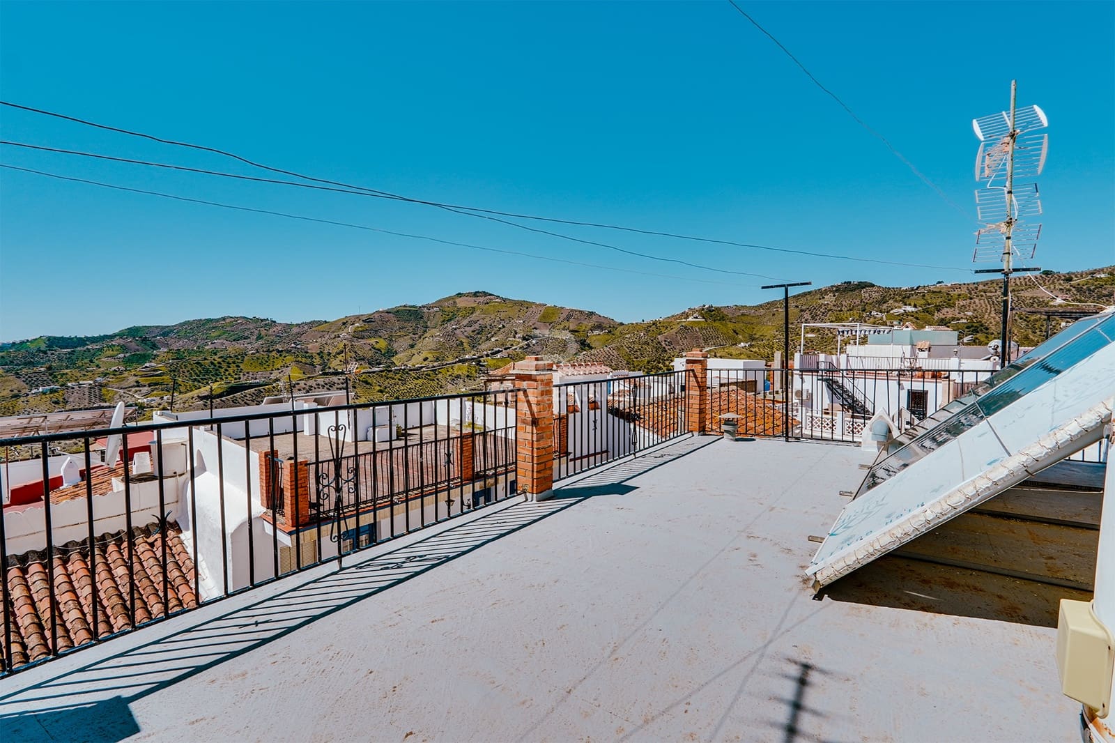 7 soveværelse Byhus til salg i Canillas de Albaida - € 139.950 (Ref: 8920406)