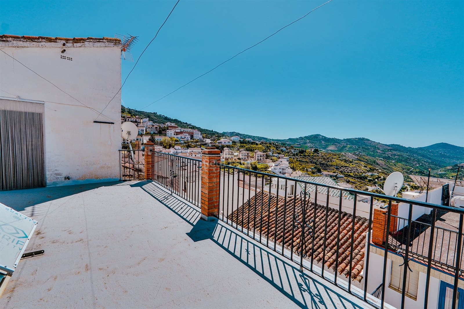 7 soveværelse Byhus til salg i Canillas de Albaida - € 139.950 (Ref: 8920406)