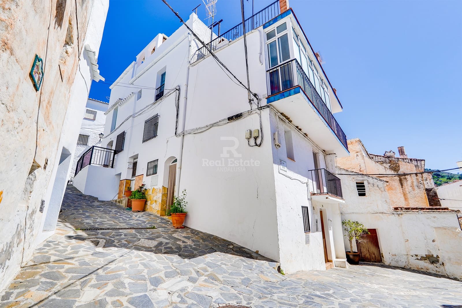 7 soveværelse Byhus til salg i Canillas de Albaida - € 139.950 (Ref: 8920406)