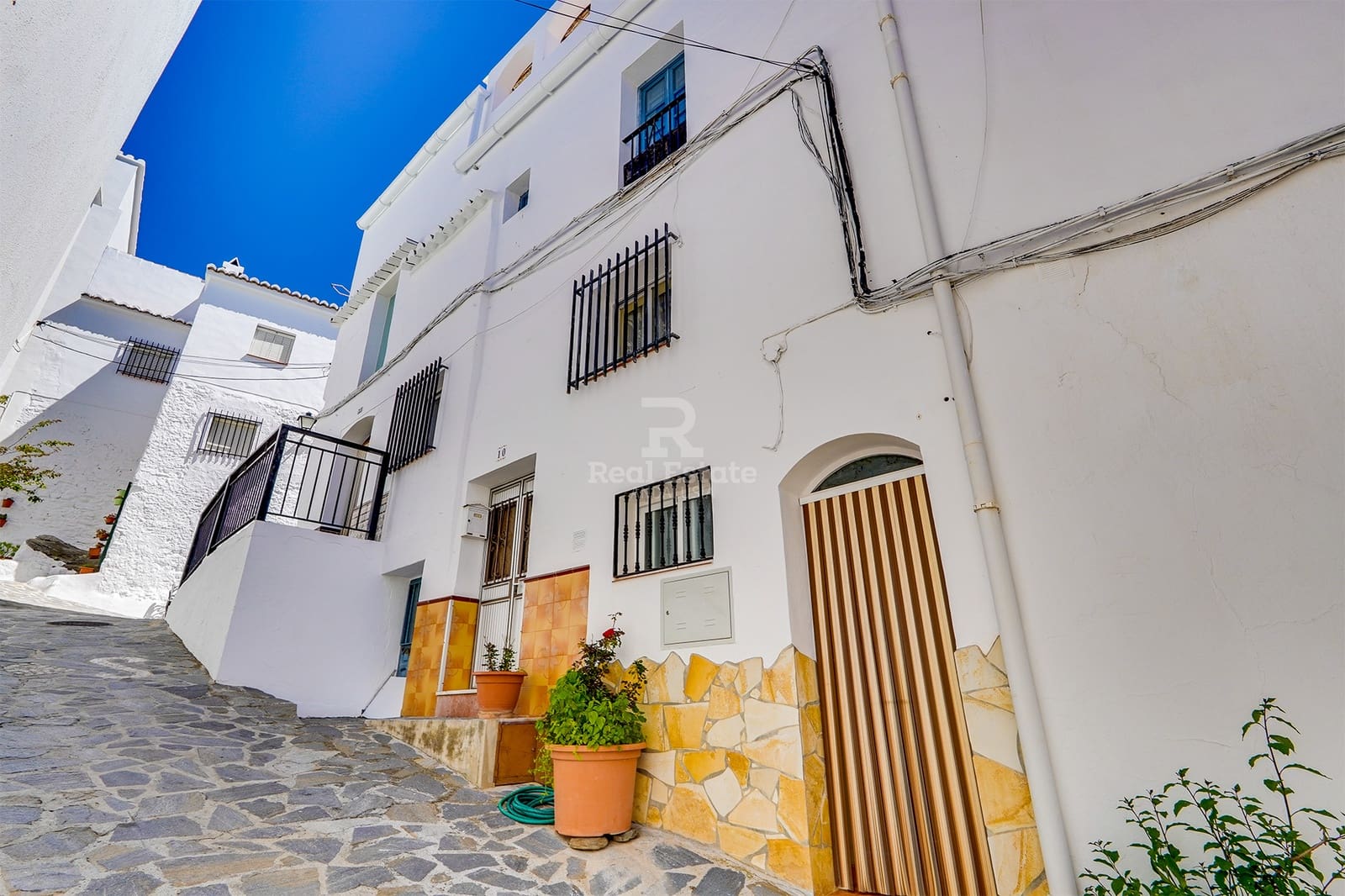 7 soveværelse Byhus til salg i Canillas de Albaida - € 139.950 (Ref: 8920406)