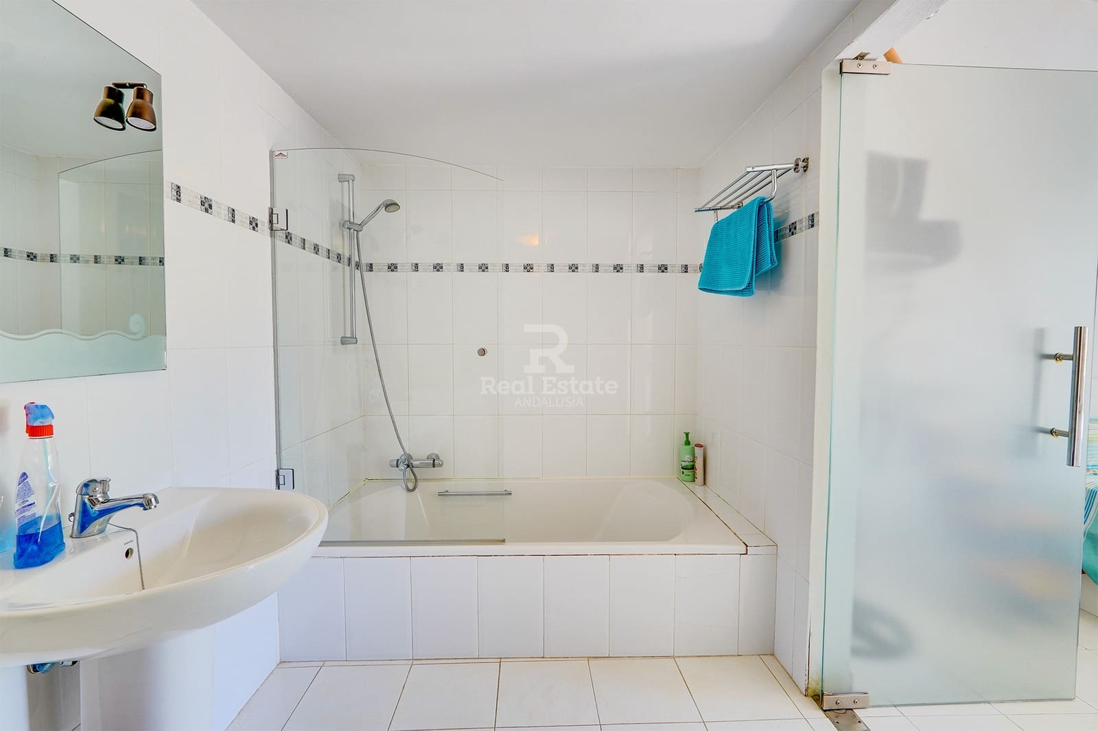 3 soveværelse Villa til salg i Torrox med swimmingpool garage - € 399.000 (Ref: 8999626)