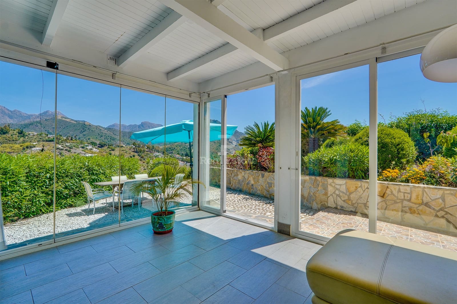 3 soveværelse Villa til salg i Torrox med swimmingpool garage - € 399.000 (Ref: 8999626)