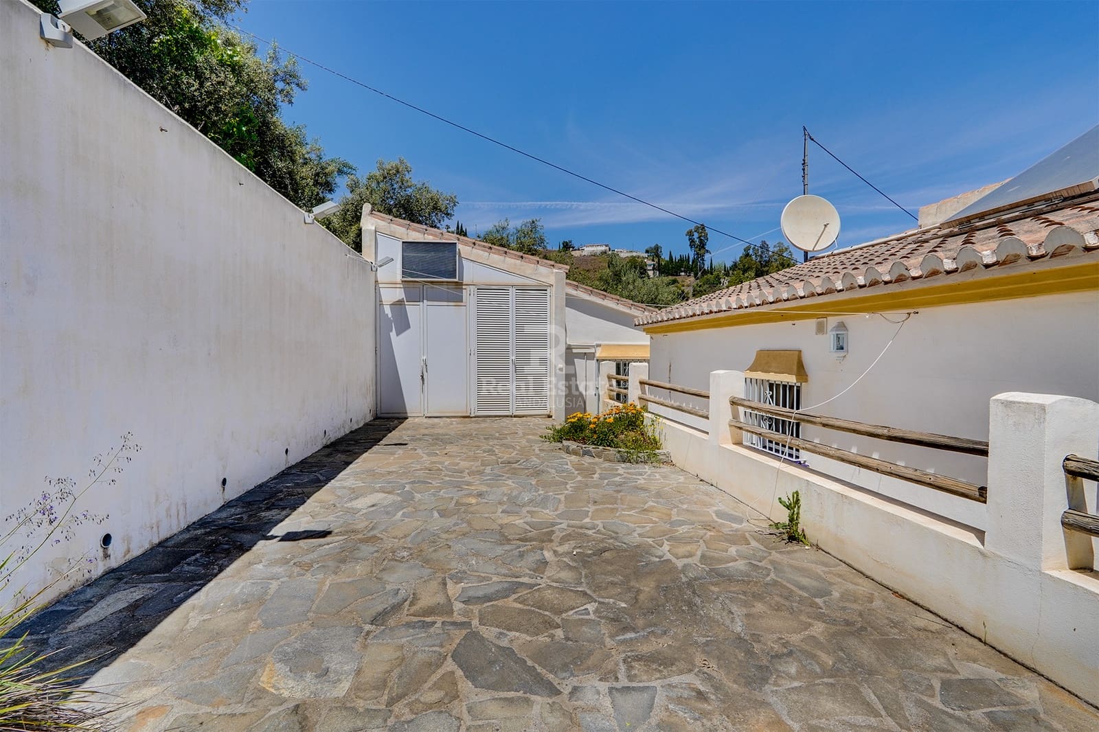 3 soveværelse Villa til salg i Torrox med swimmingpool garage - € 399.000 (Ref: 8999626)