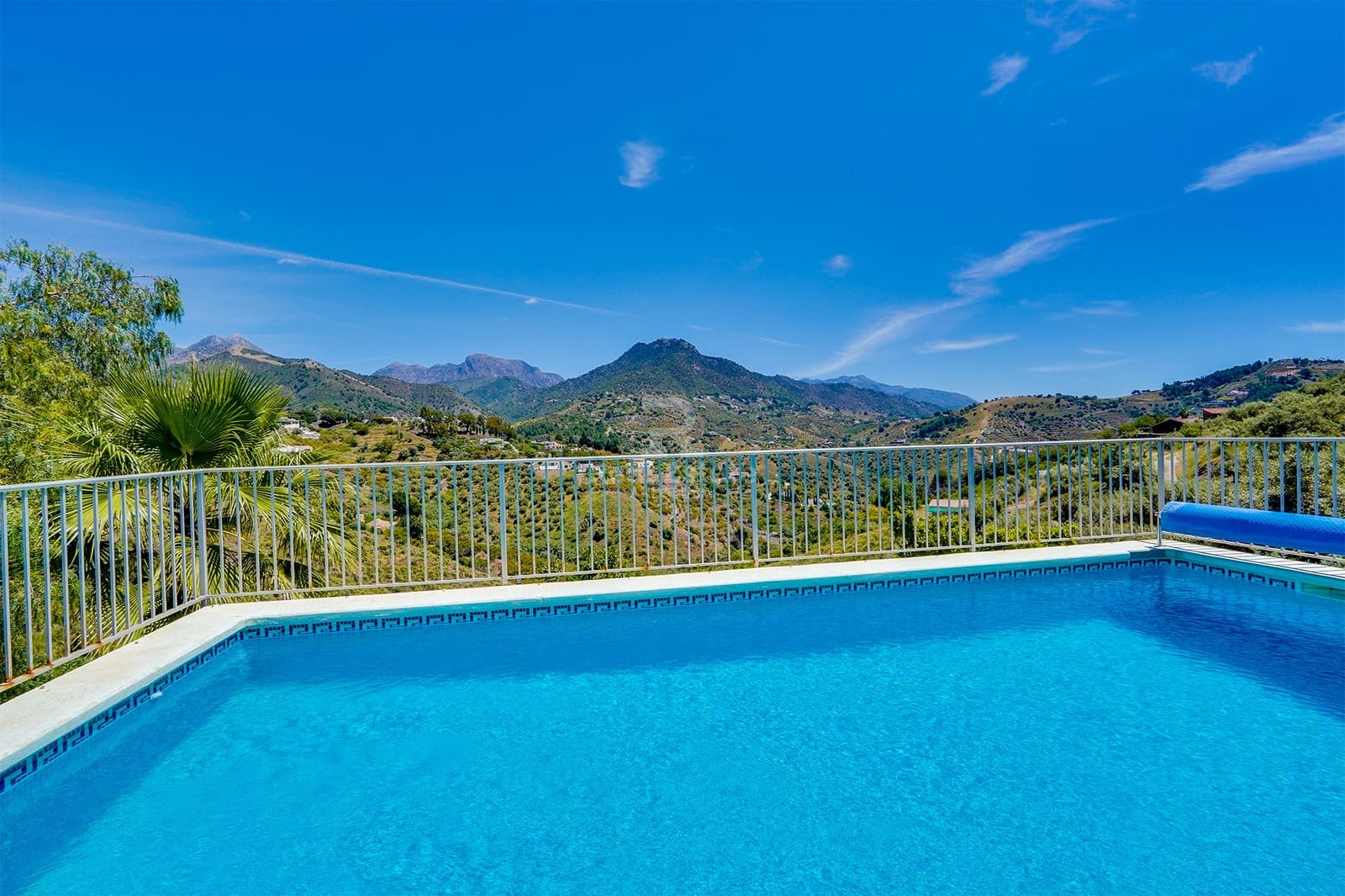 3 soveværelse Villa til salg i Torrox med swimmingpool garage - € 399.000 (Ref: 8999626)