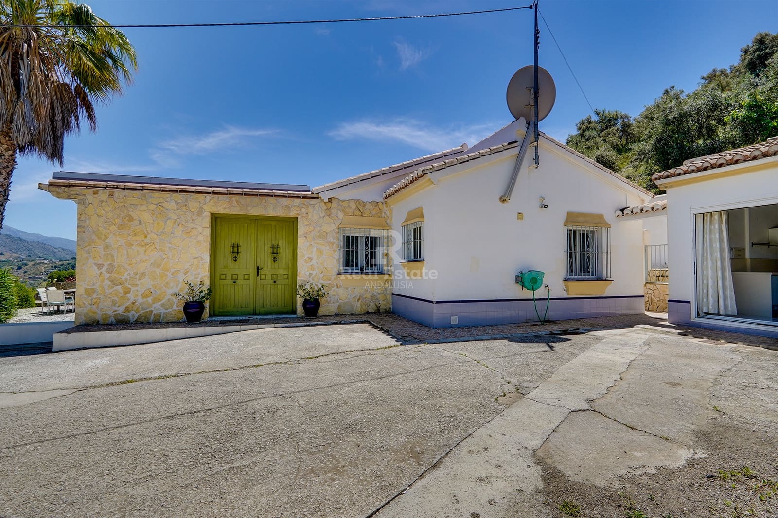 3 soveværelse Villa til salg i Torrox med swimmingpool garage - € 399.000 (Ref: 8999626)