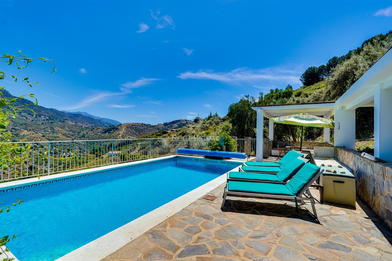 3 soveværelse Villa til salg i Torrox med swimmingpool garage - € 399.000 (Ref: 8999626)