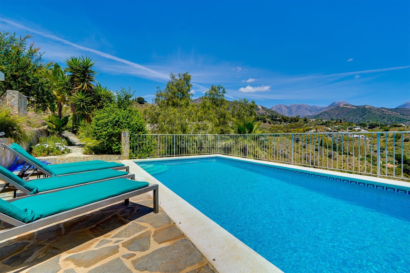 3 soveværelse Villa til salg i Torrox med swimmingpool garage - € 399.000 (Ref: 8999626)