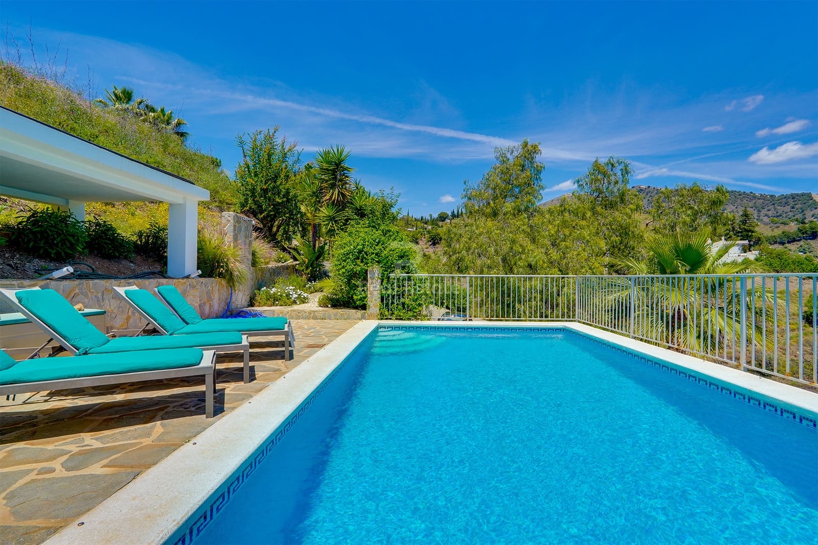 3 soveværelse Villa til salg i Torrox med swimmingpool garage - € 399.000 (Ref: 8999626)