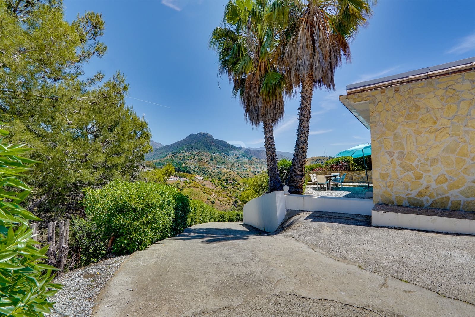 3 soveværelse Villa til salg i Torrox med swimmingpool garage - € 399.000 (Ref: 8999626)