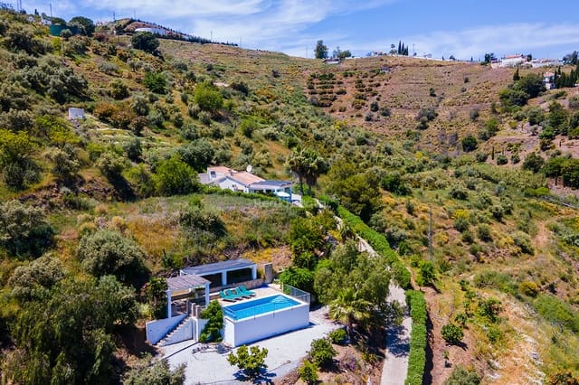 3 sypialnia Willa na sprzedaż w Torrox z basenem garażem - 399 000 € (Ref: 8999626)