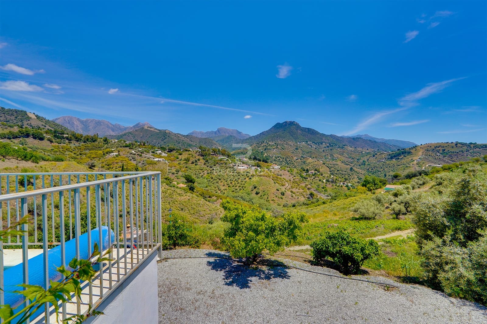 3 soveværelse Villa til salg i Torrox med swimmingpool garage - € 399.000 (Ref: 8999626)