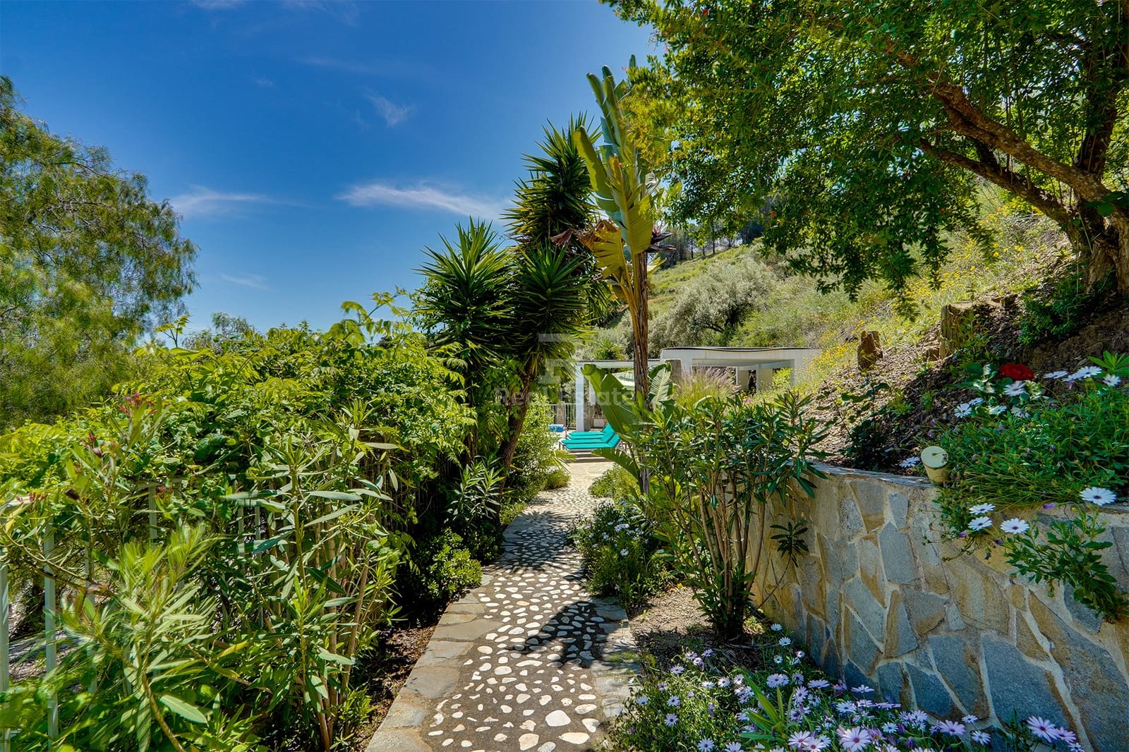 3 soveværelse Villa til salg i Torrox med swimmingpool garage - € 399.000 (Ref: 8999626)