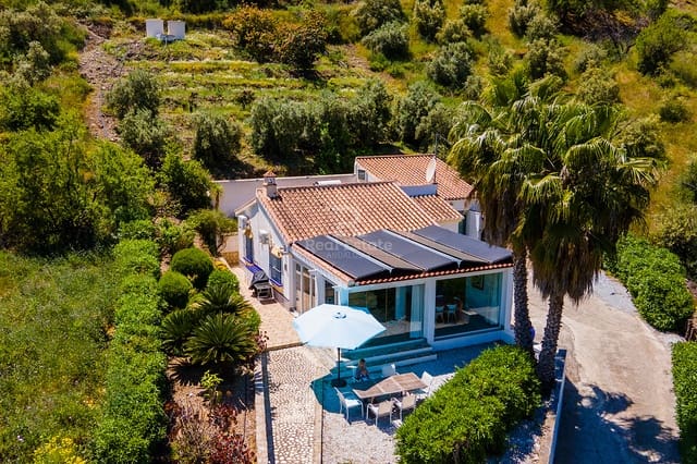 3 sypialnia Willa na sprzedaż w Torrox z basenem garażem - 399 000 € (Ref: 8999626)