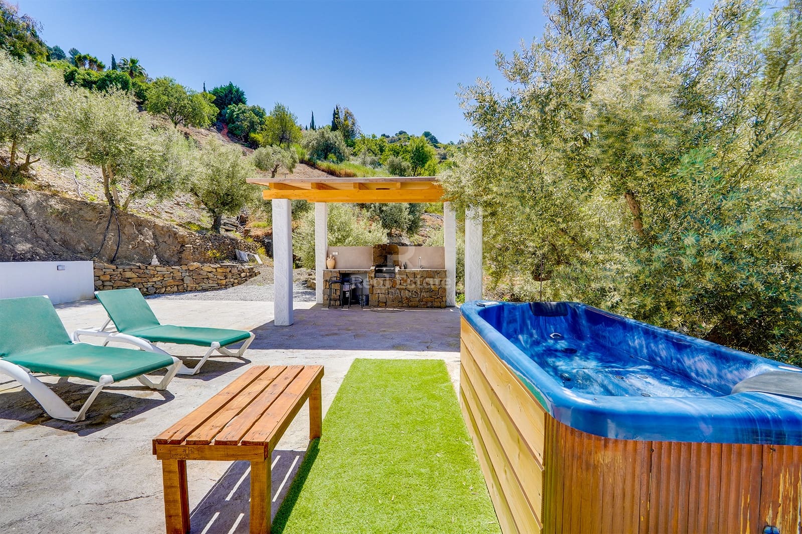 1 soveværelse Villa til leje i Competa med swimmingpool garage - € 1.000 (Ref: 9015518)